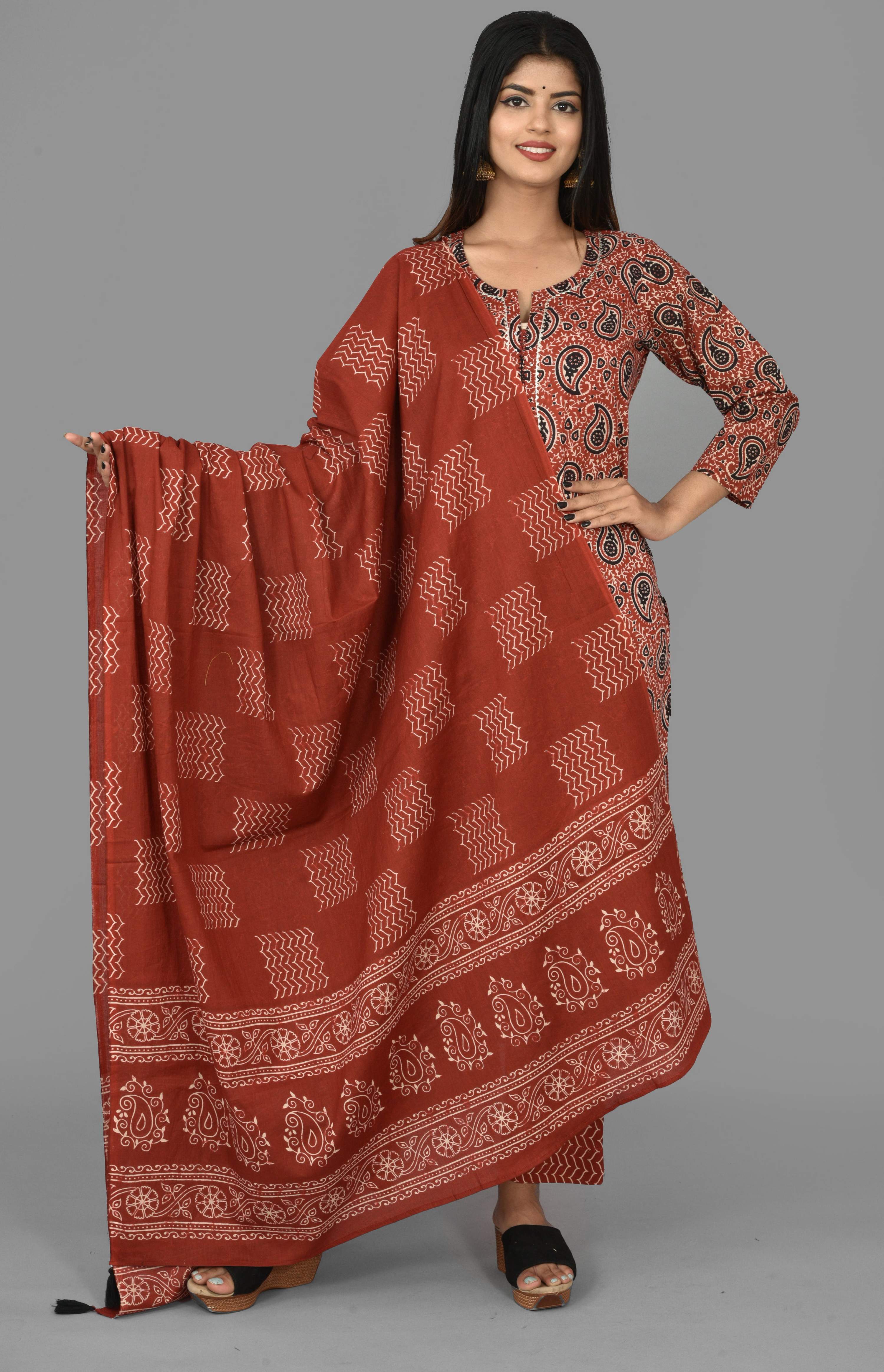 Kaajh Women's Red Paisley Print Cotton Suit Set - Distacart