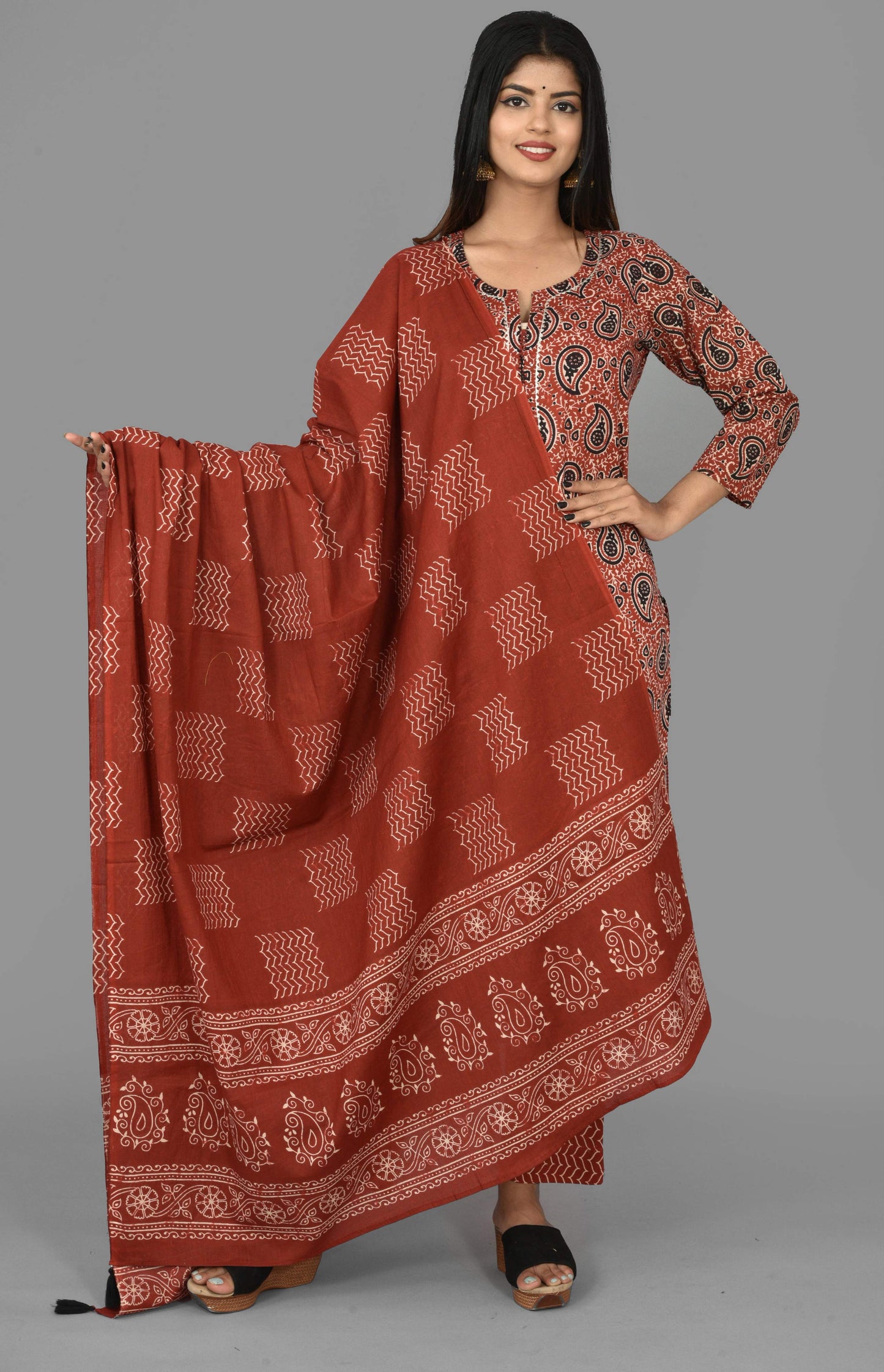 Kaajh Women's Red Paisley Print Cotton Suit Set - Distacart