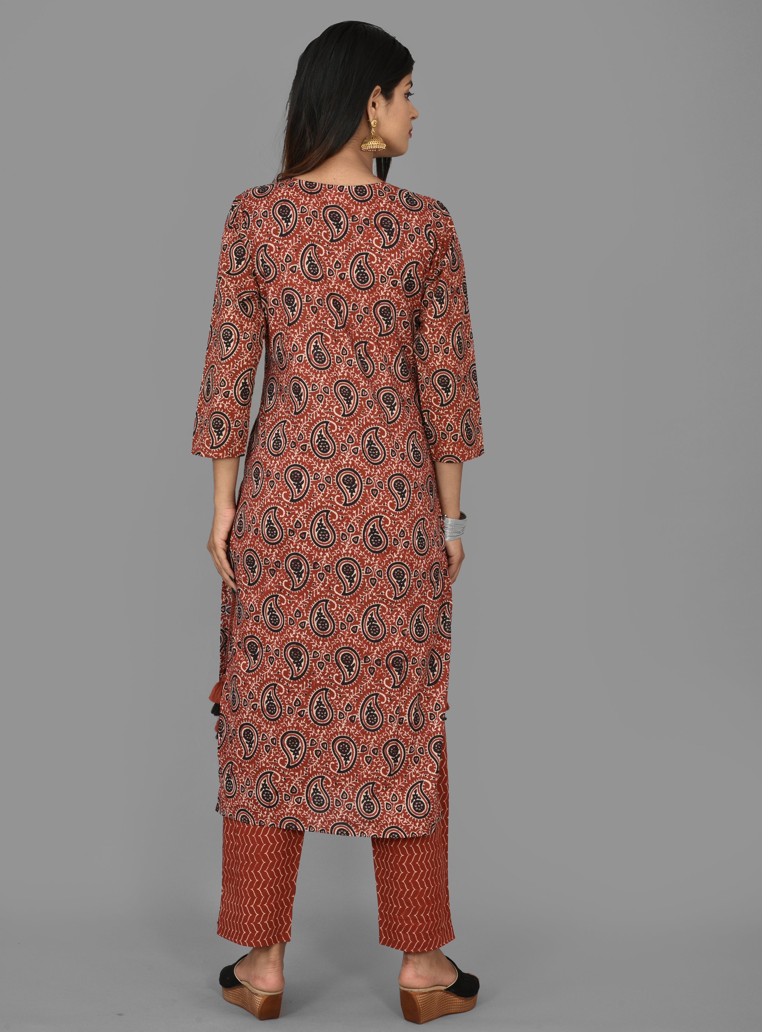 Kaajh Women's Red Paisley Print Cotton Suit Set - Distacart