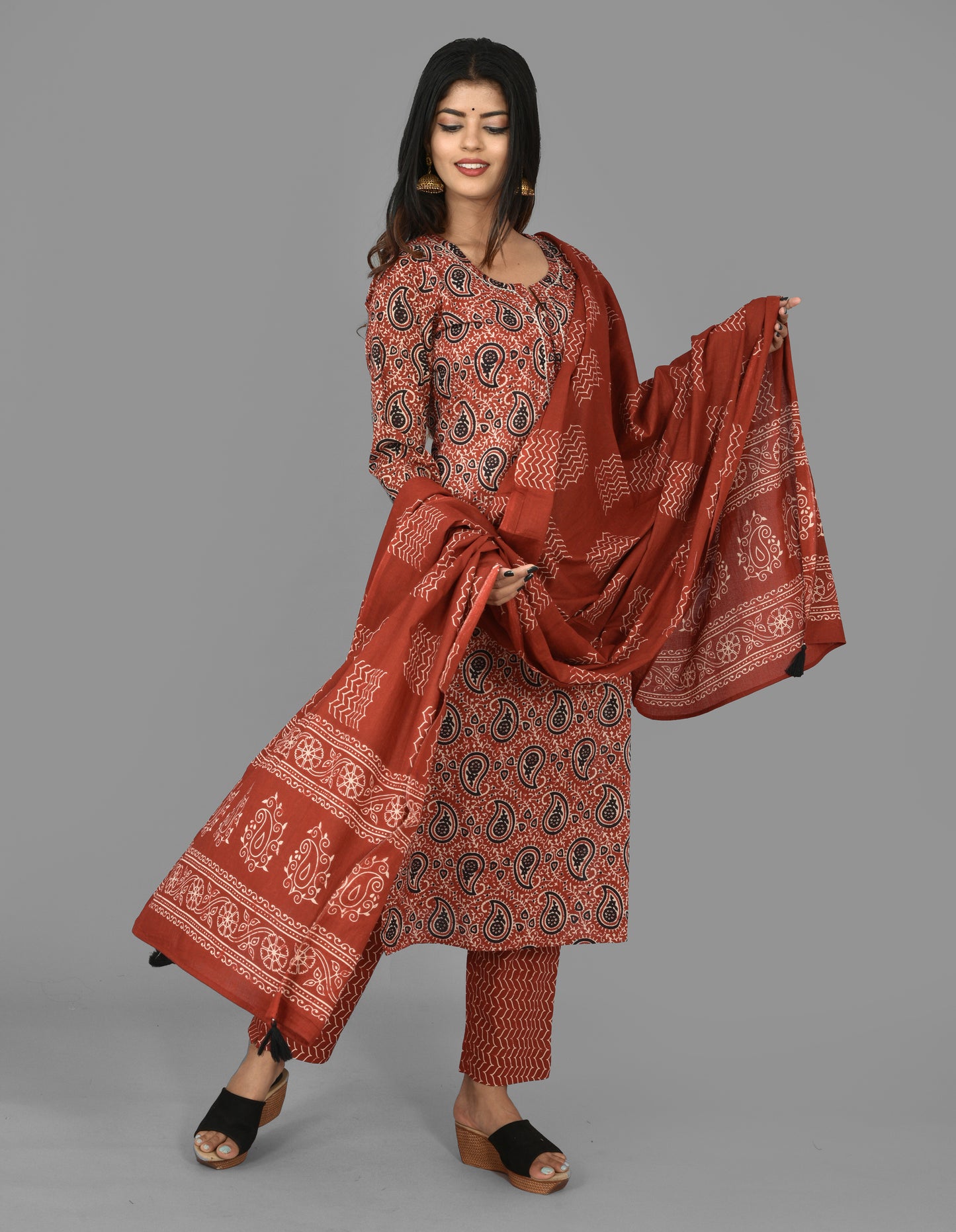 Kaajh Women's Red Paisley Print Cotton Suit Set - Distacart