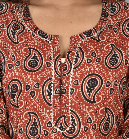 Kaajh Women's Red Paisley Print Cotton Suit Set - Distacart