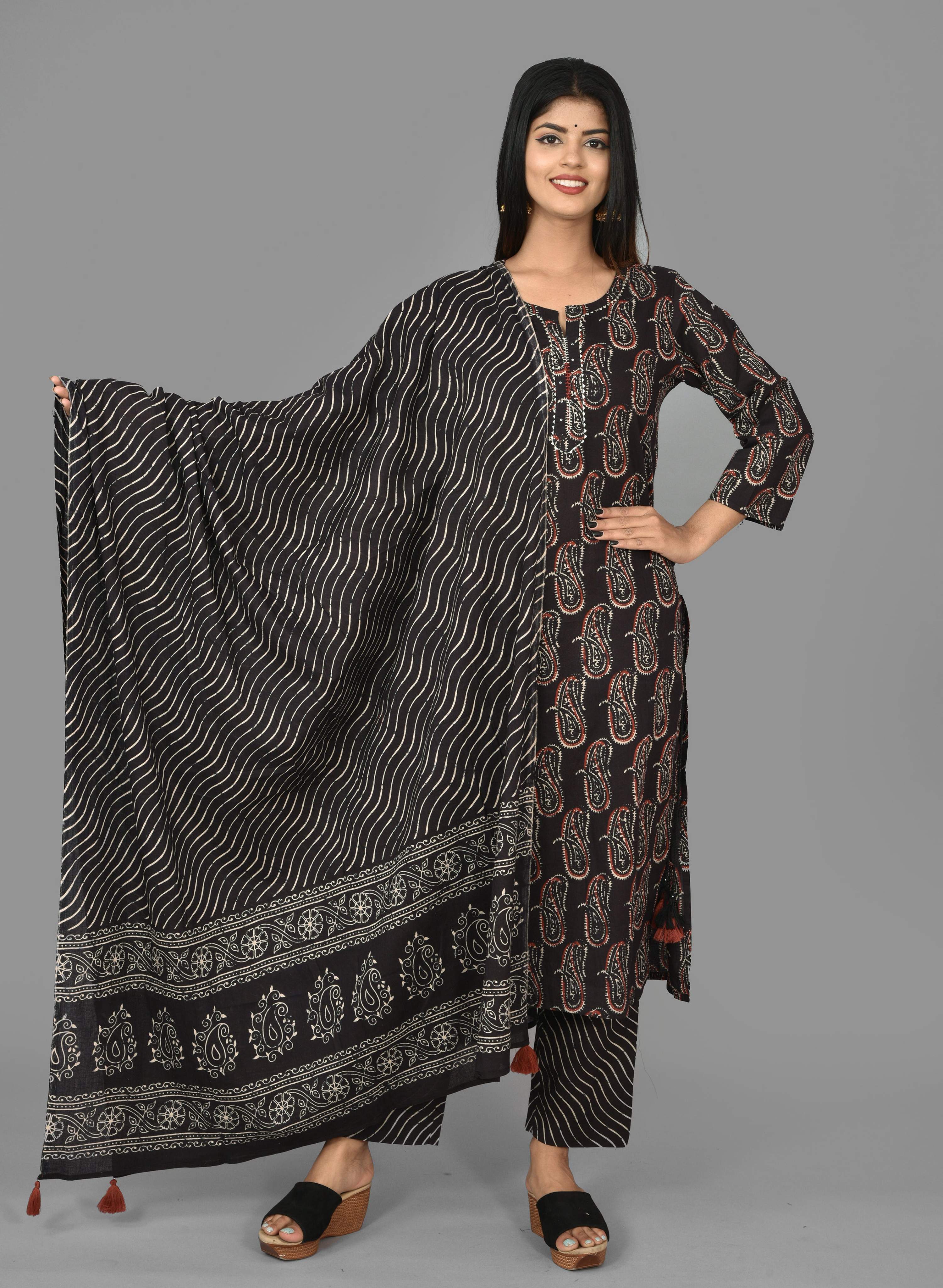 Kaajh Women's Black Paisley Print Cotton Suit Set - Distacart