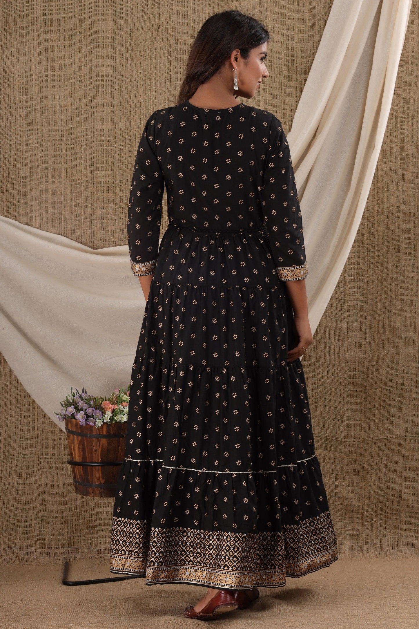 Kaajh Women's Black Mirror Embroidery Ethnic Kurta - Distacart