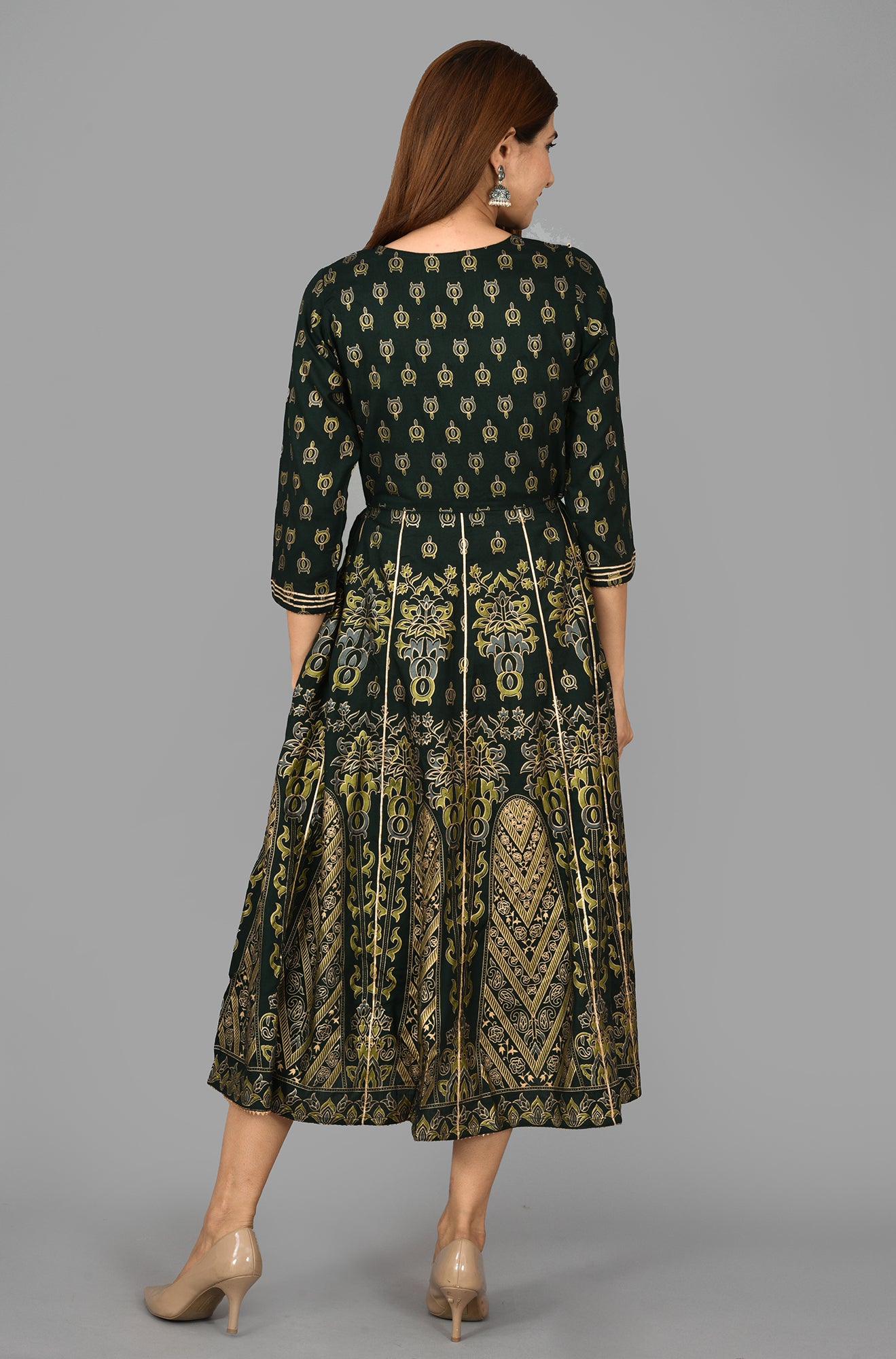 Kaajh Women's Green Gold Print Rayon Kurta - Distacart