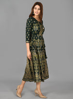 Thumbnail for Kaajh Women's Green Gold Print Rayon Kurta - Distacart