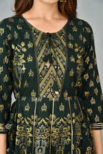 Thumbnail for Kaajh Women's Green Gold Print Rayon Kurta - Distacart