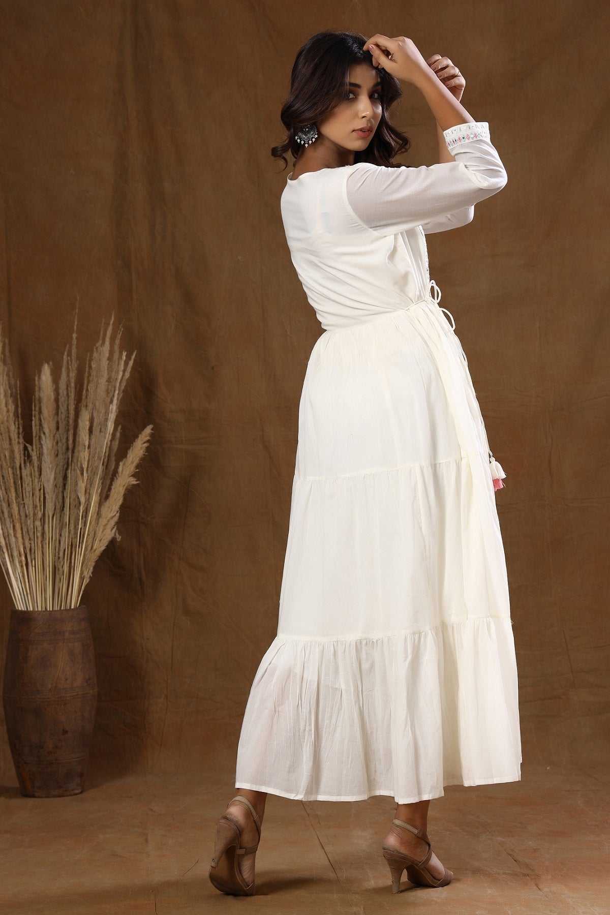 Kaajh Women's White Mirror Embellishment Anarkali Kurta - Distacart