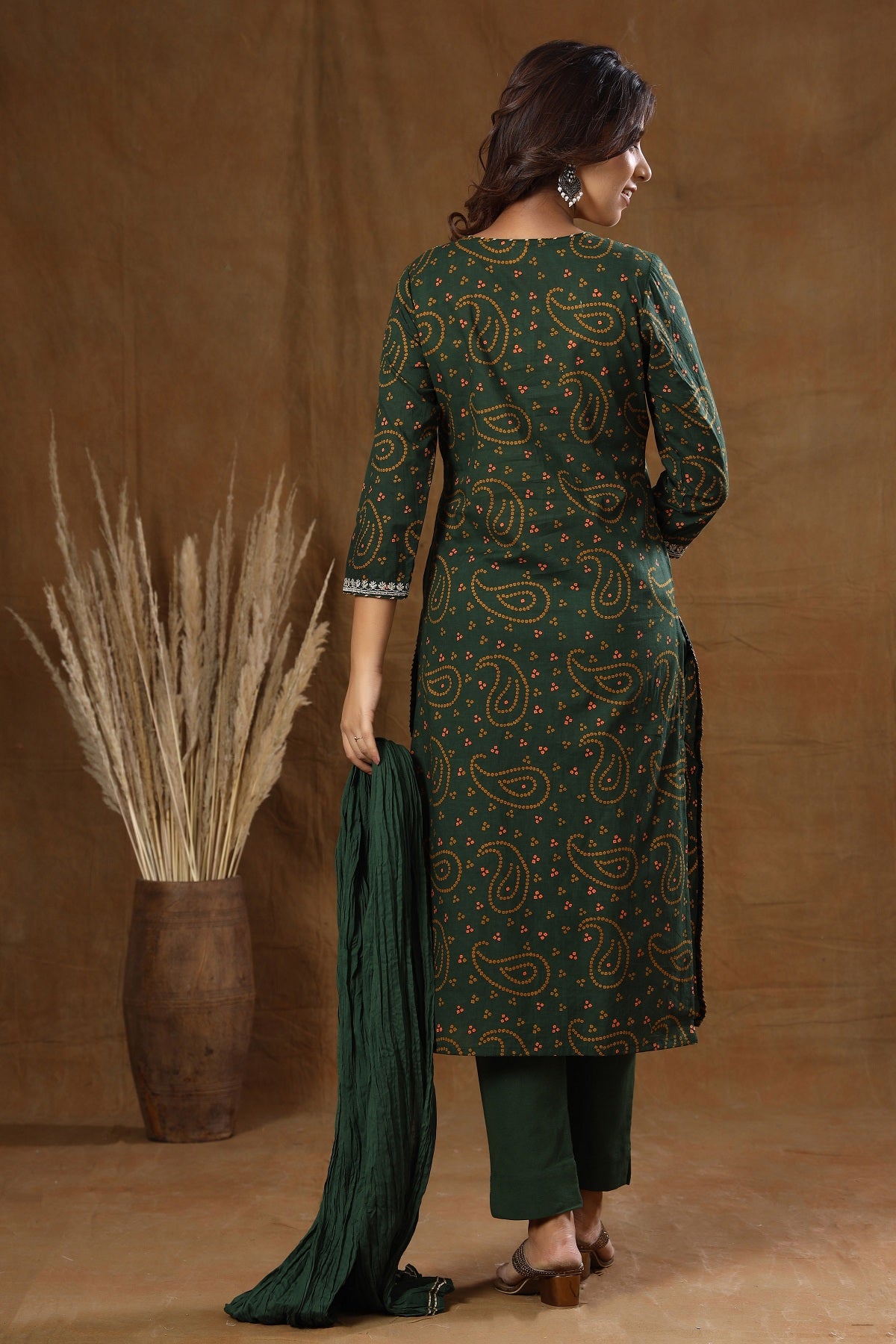 Kaajh Women's Green Bandhej Embroidery Suit Set - Distacart