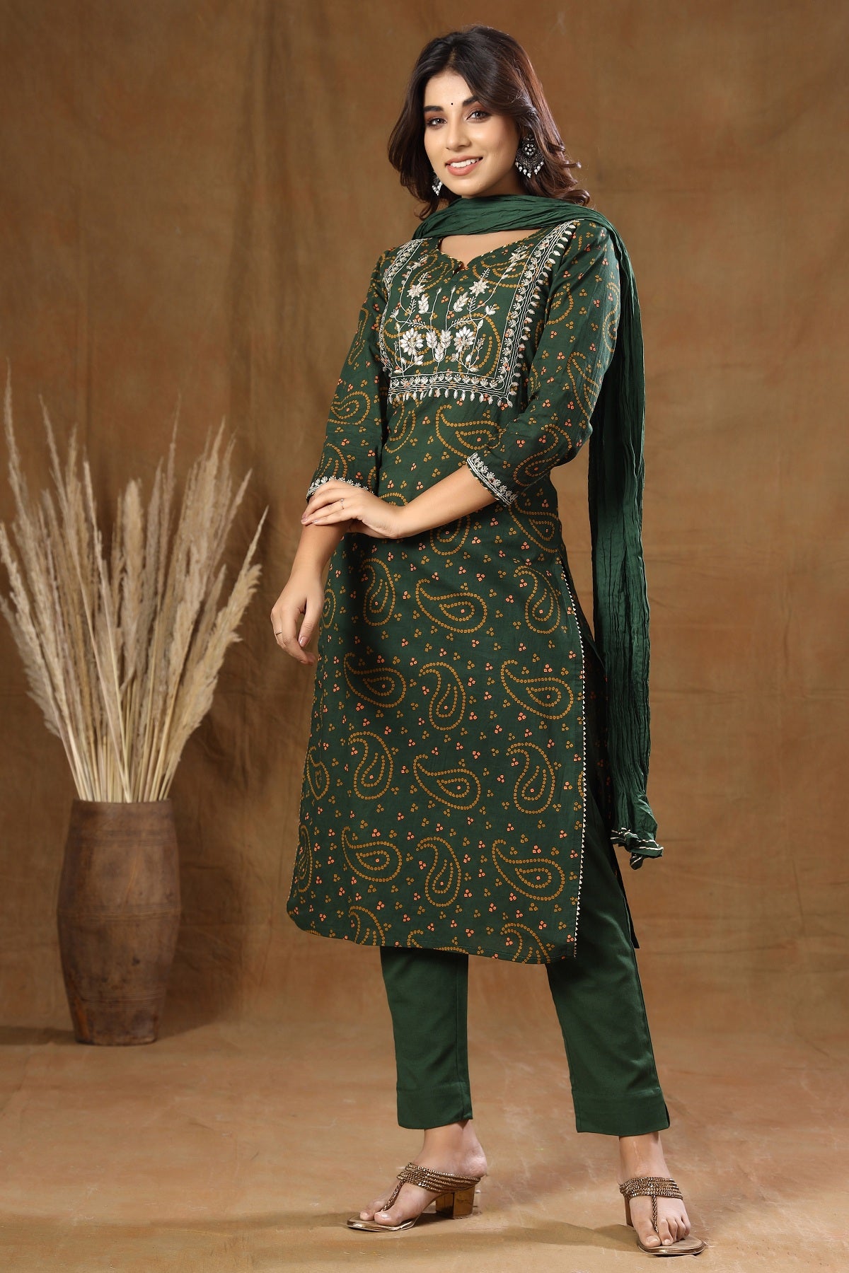Kaajh Women's Green Bandhej Embroidery Suit Set - Distacart