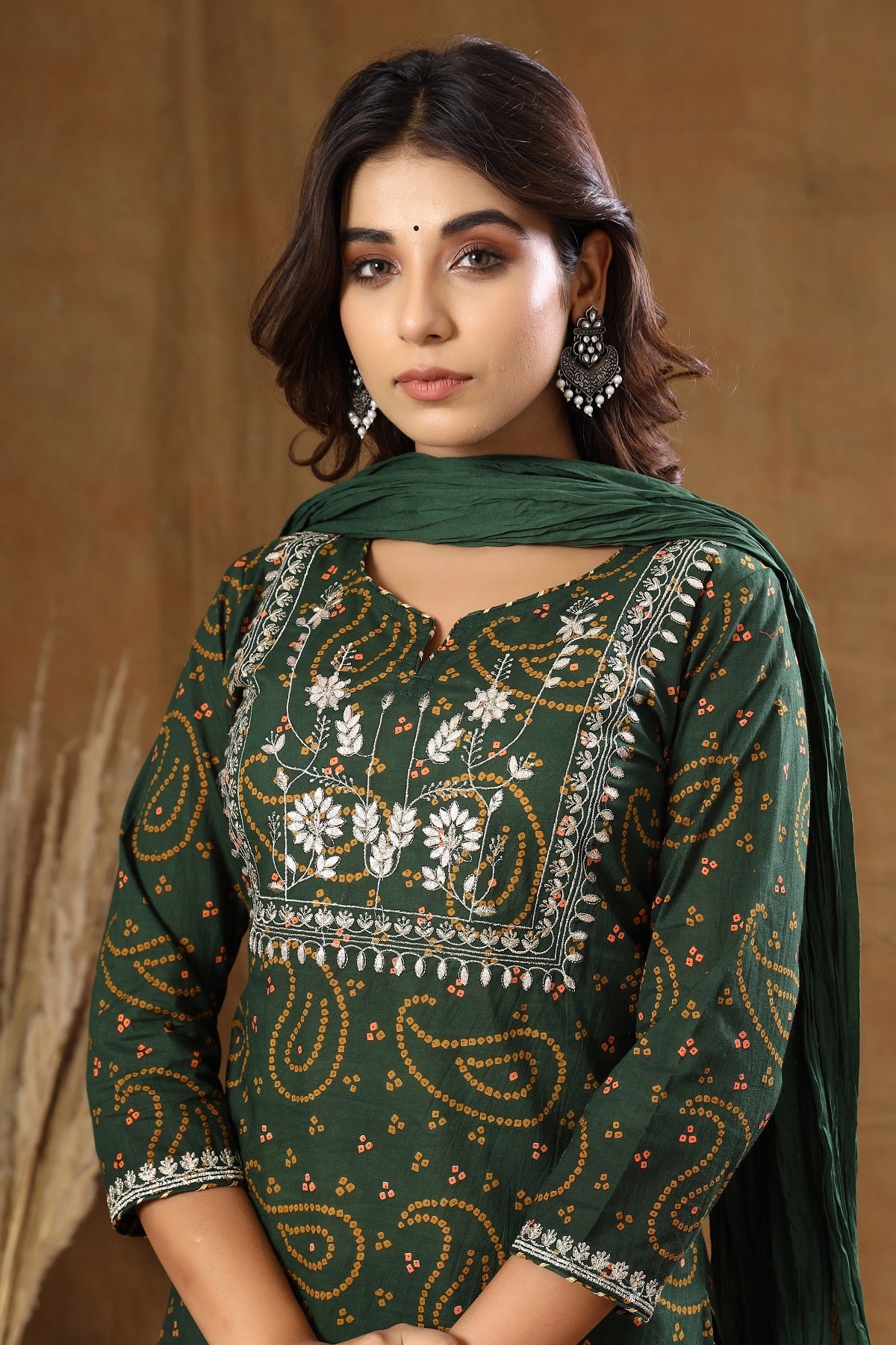 Kaajh Women's Green Bandhej Embroidery Suit Set - Distacart