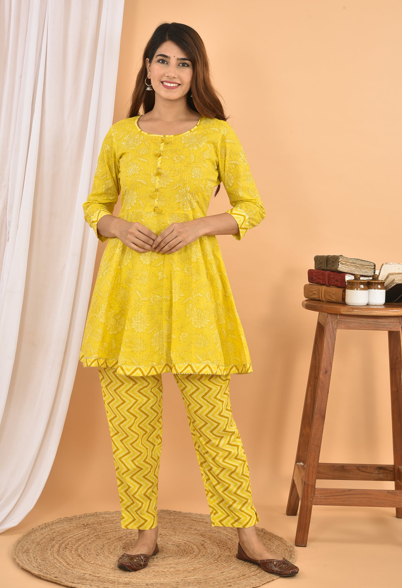 Kaajh Women's Yellow Floral Printed Mini Kurta Pant Set - Distacart