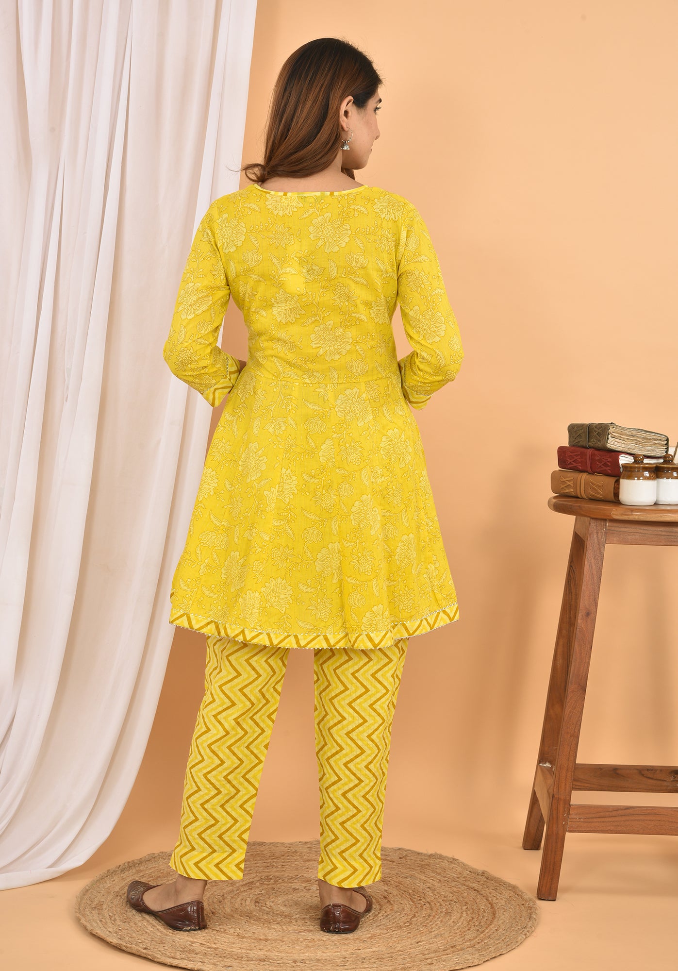 Kaajh Women's Yellow Floral Printed Mini Kurta Pant Set - Distacart