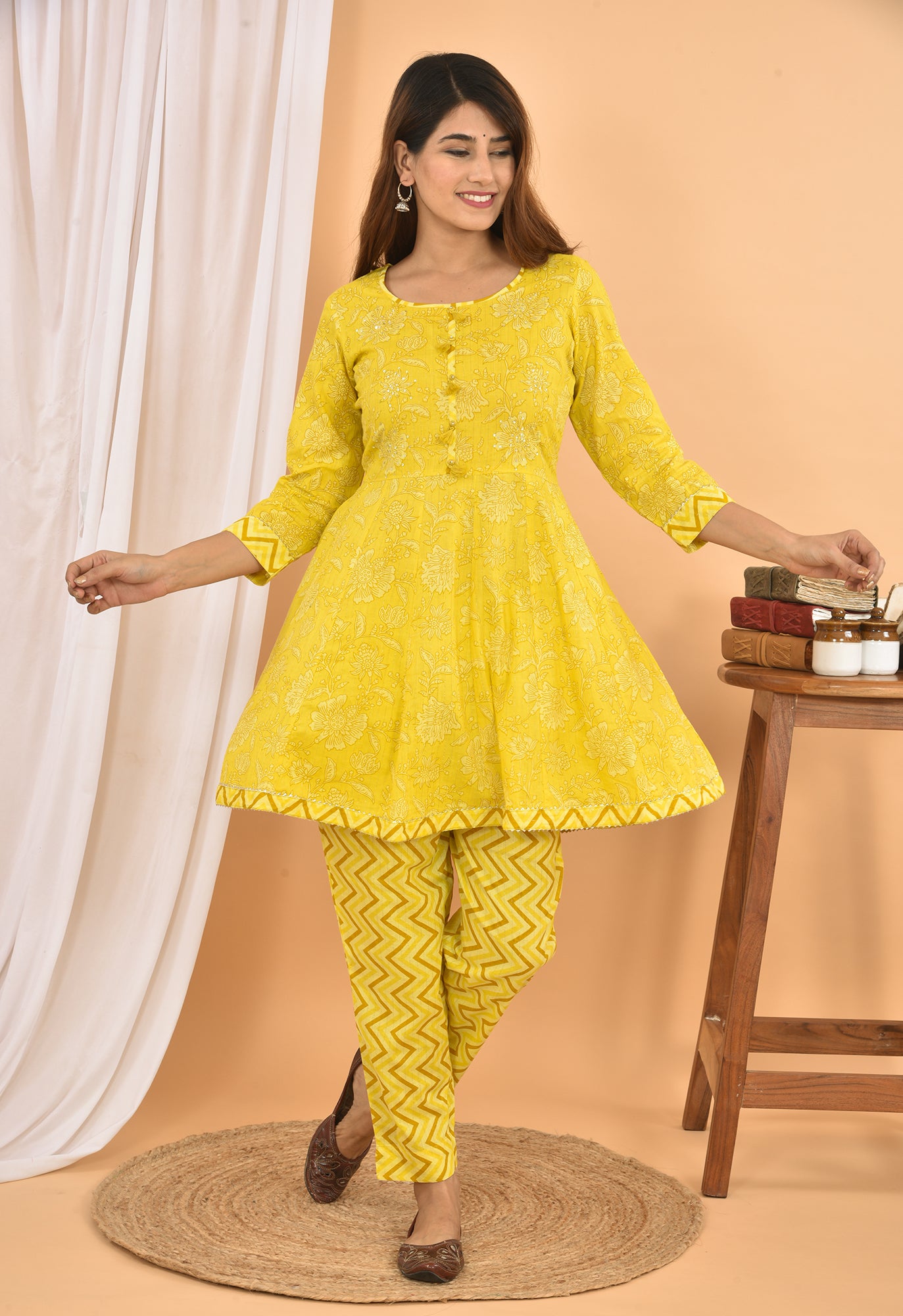 Kaajh Women's Yellow Floral Printed Mini Kurta Pant Set - Distacart