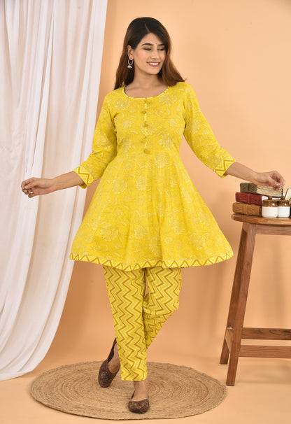 Kaajh Women's Yellow Floral Printed Mini Kurta Pant Set - Distacart