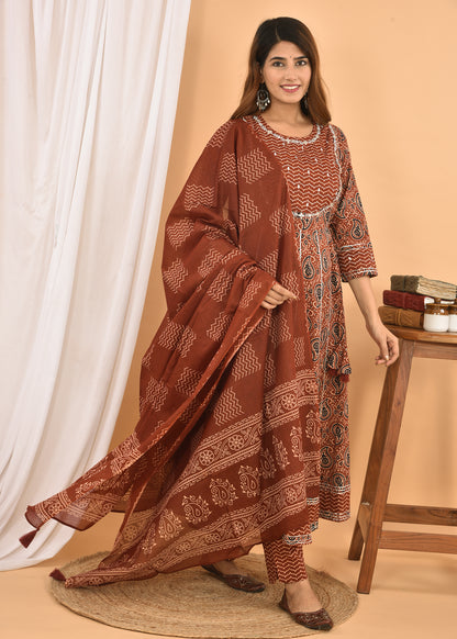 Kaajh Women's Brown Embellished Anarkali Suit Set - Distacart