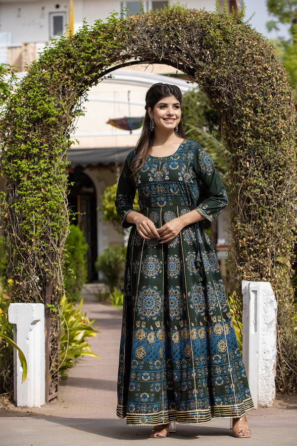 Kaajh Women's Green Gold Printed Ethnic Gown - Distacart