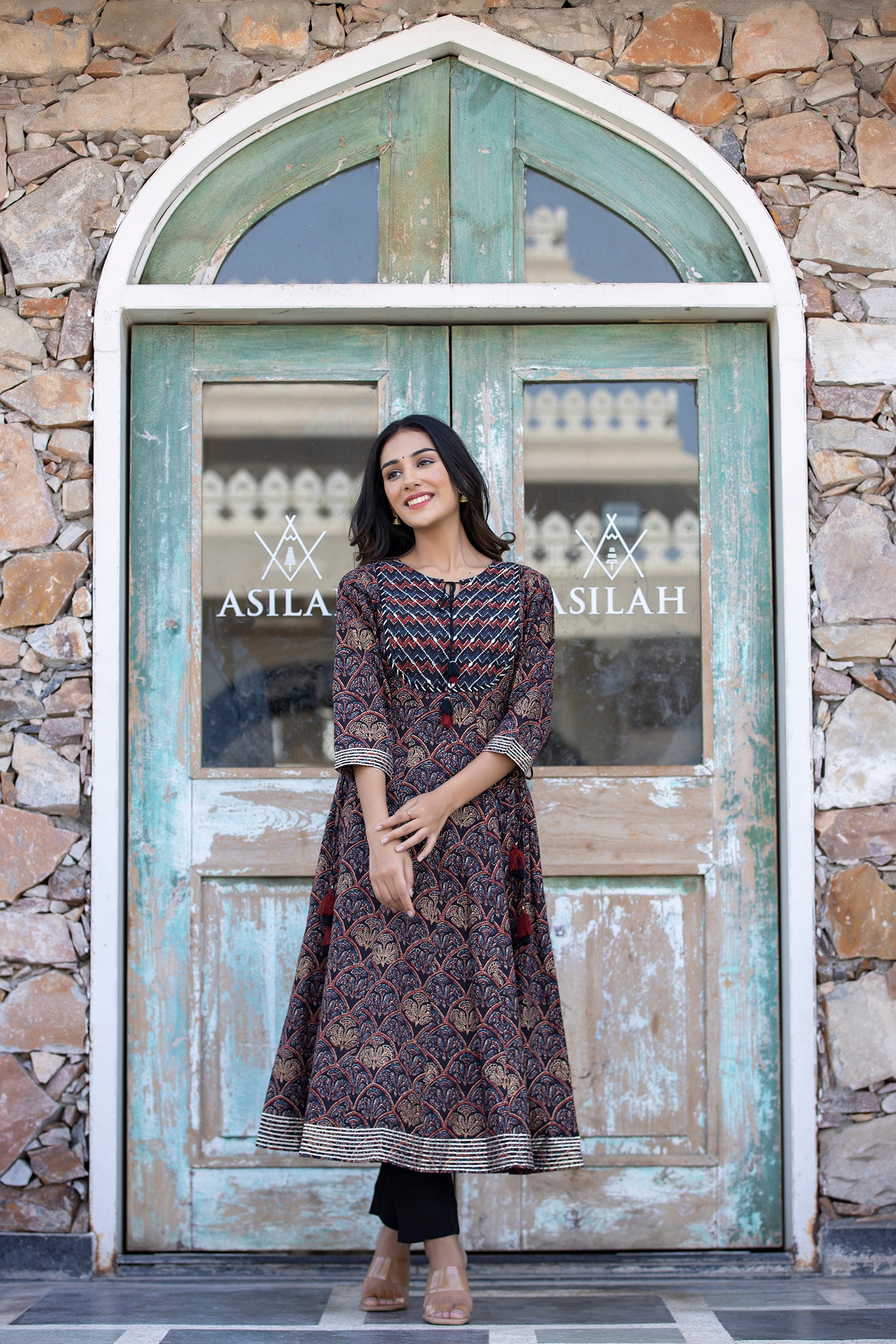 Kaajh Women's Navy Blue Printed Cotton Kurta Pant Set - Distacart