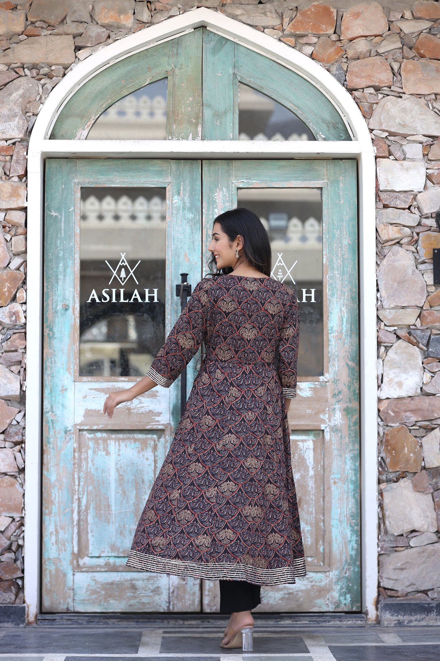 Kaajh Women's Navy Blue Printed Cotton Kurta Pant Set - Distacart