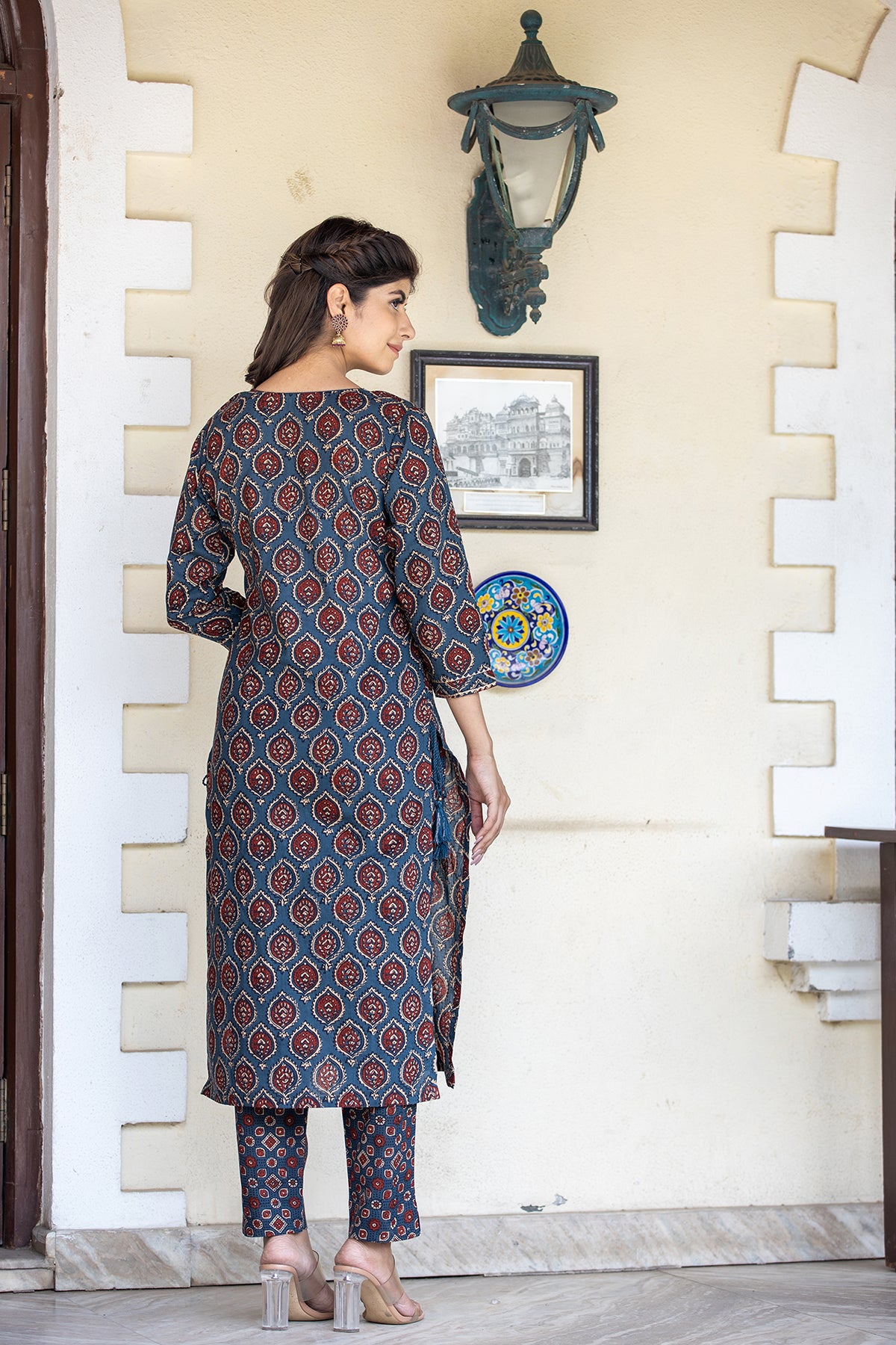 Kaajh Women's Blue Ajrak Print Cotton Kurta Pant Set - Distacart