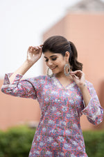 Thumbnail for Kaajh Women's Pink Floral Printed Cotton Kurta - Distacart