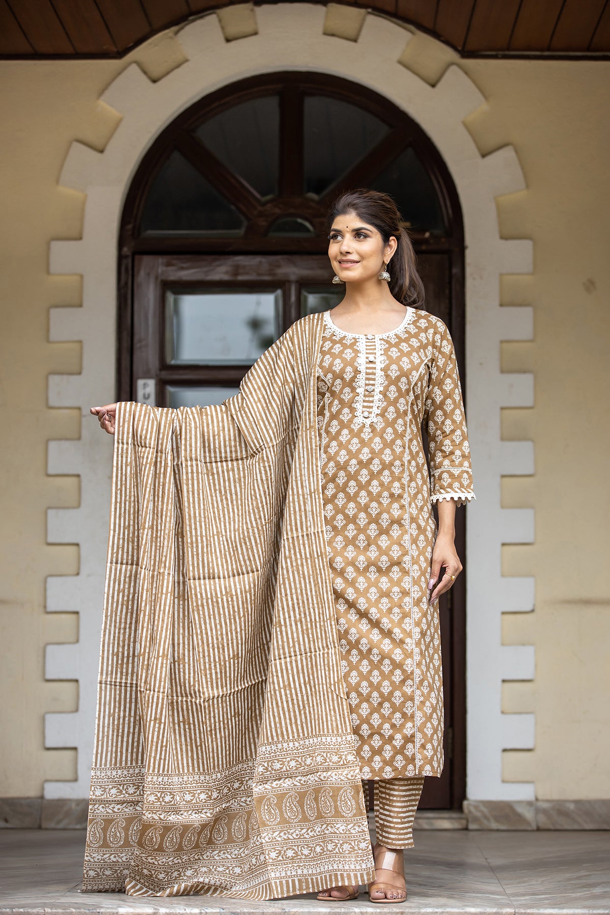 Kaajh Women's Coffee Brown Floral Printed Cotton Kurta Pant Dupatta Set - Distacart