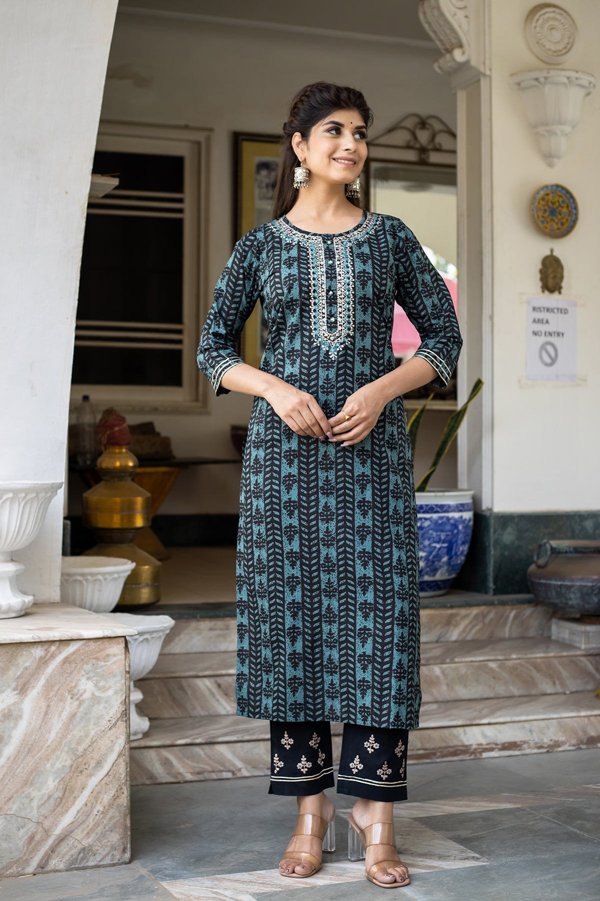 Kaajh Women's Green Embroidered Kurta Pant Set - Distacart