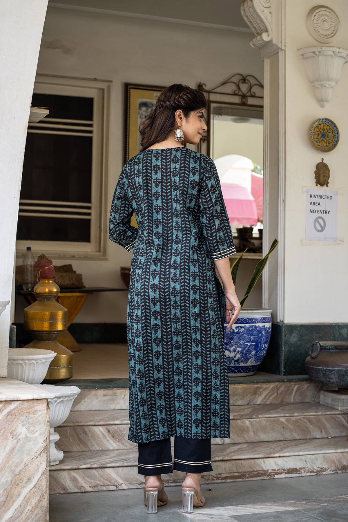 Kaajh Women's Green Embroidered Kurta Pant Set - Distacart