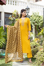 Thumbnail for Kaajh Women's Yellow Zari Embroidery Kurta Pant Set With Dupatta - Distacart