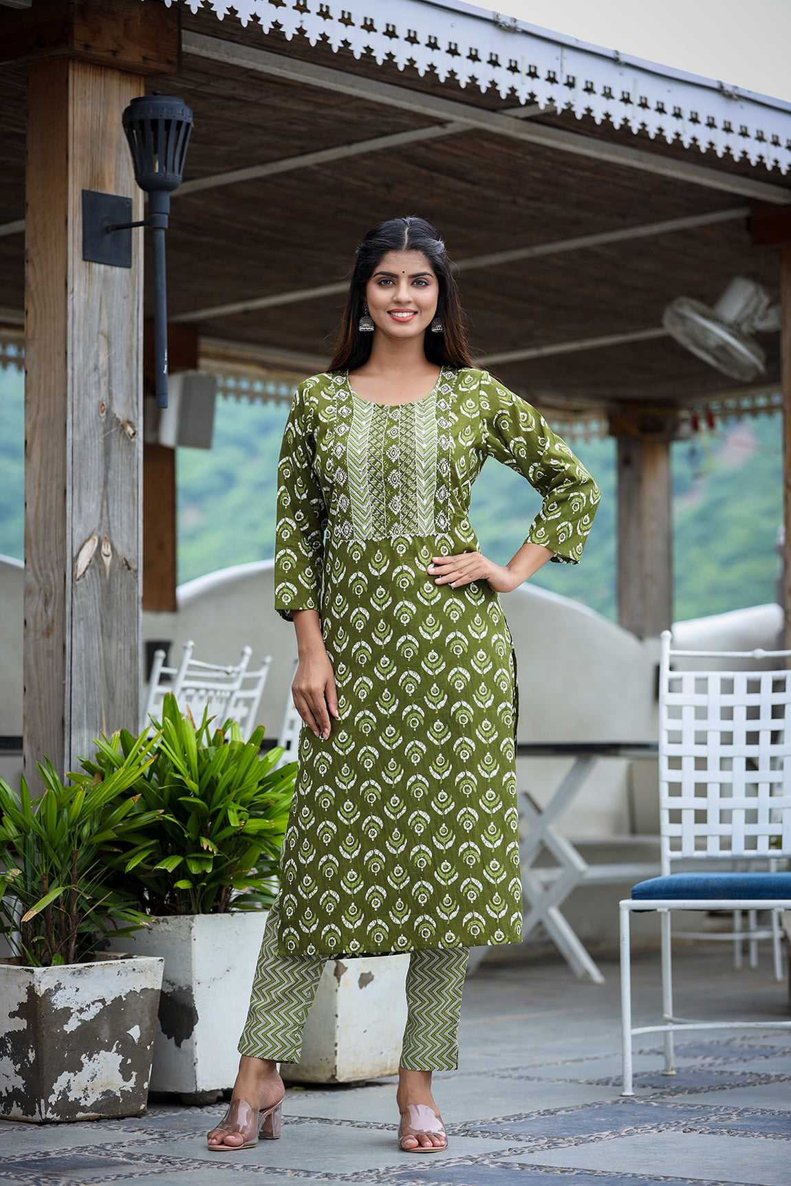 Kaajh Women's Green Floral Printed Kurta Pant Set - Distacart