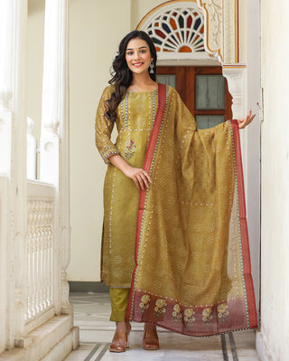 Kaajh Women's Mehndi Green Chanderi Kurta Set With Dupatta And Pant - Distacart