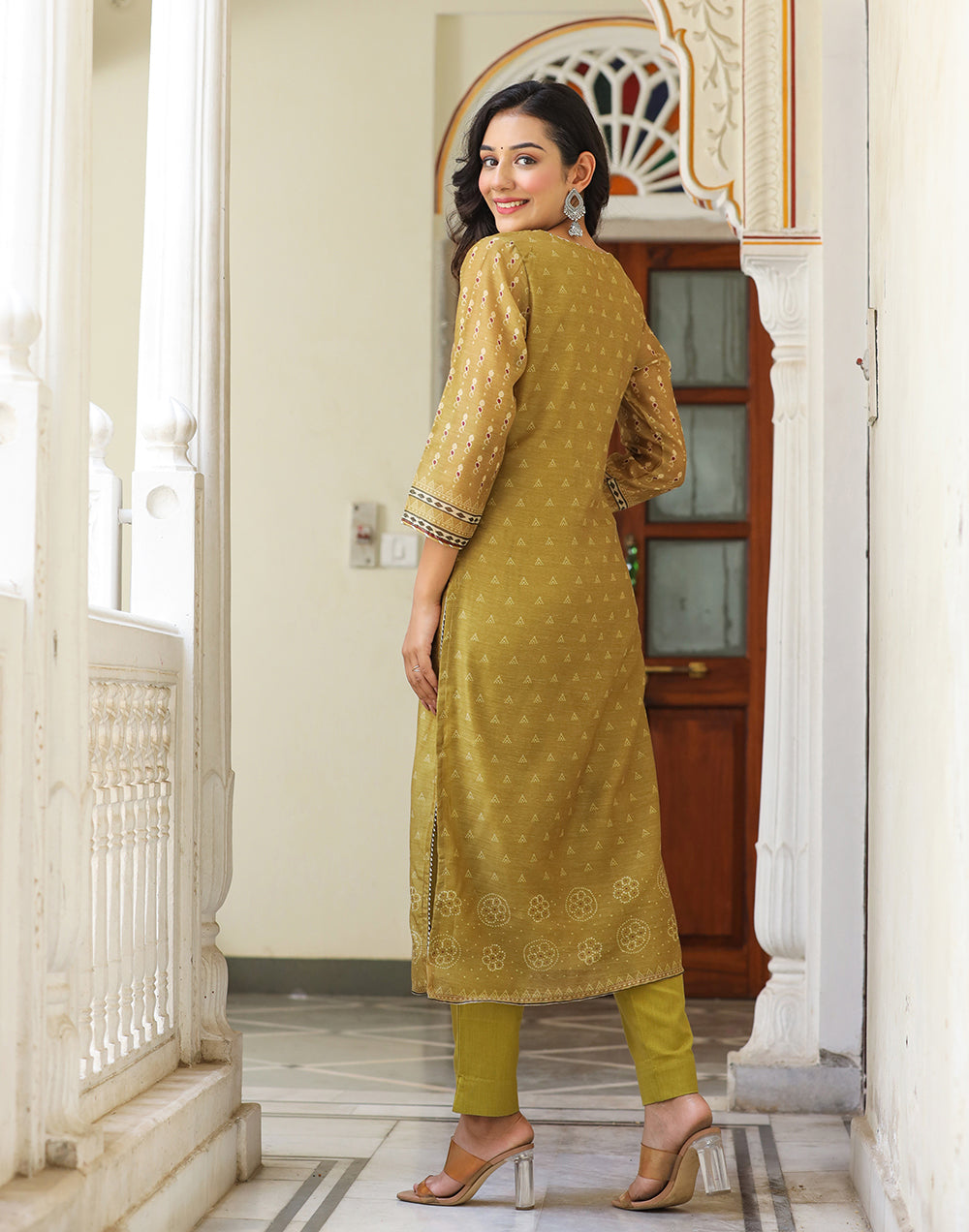 Kaajh Women's Mehndi Green Chanderi Kurta Set With Dupatta And Pant - Distacart