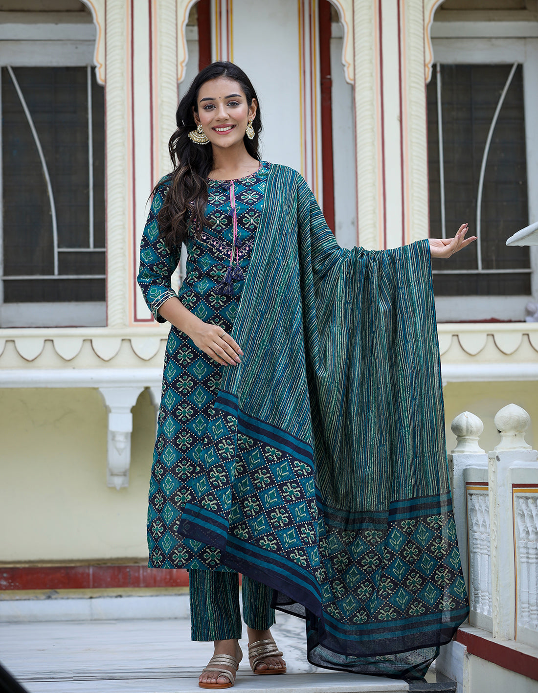 Kaajh Women's Green Ethnic Print Cotton Kurta Set With Pant And Dupatta - Distacart