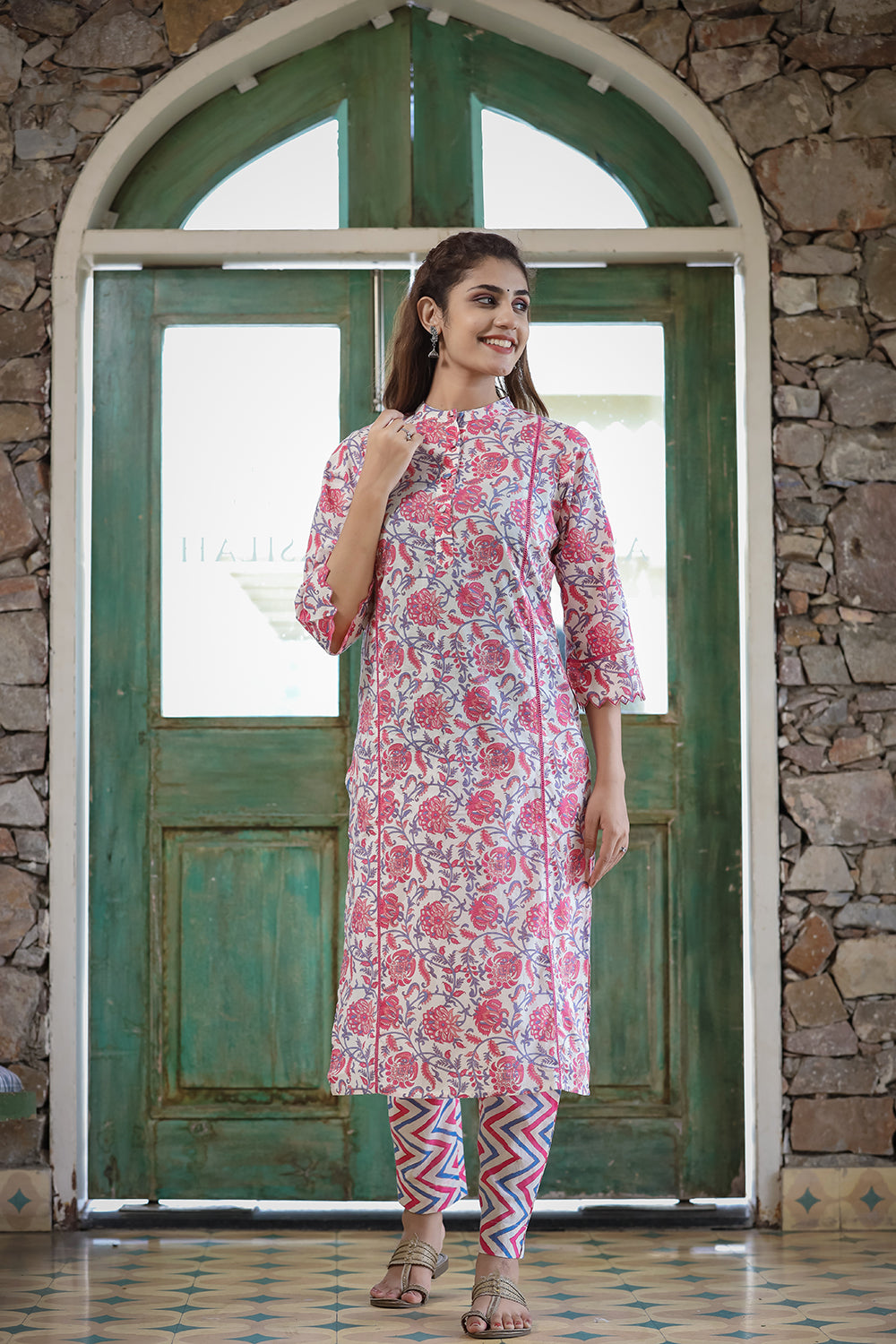 Kaajh Women's Pink Floral Printed Kurta Pant Set - Distacart