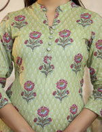 Thumbnail for Kaajh Woman's Green Floral Print Cotton Casual Kurta - Distacart