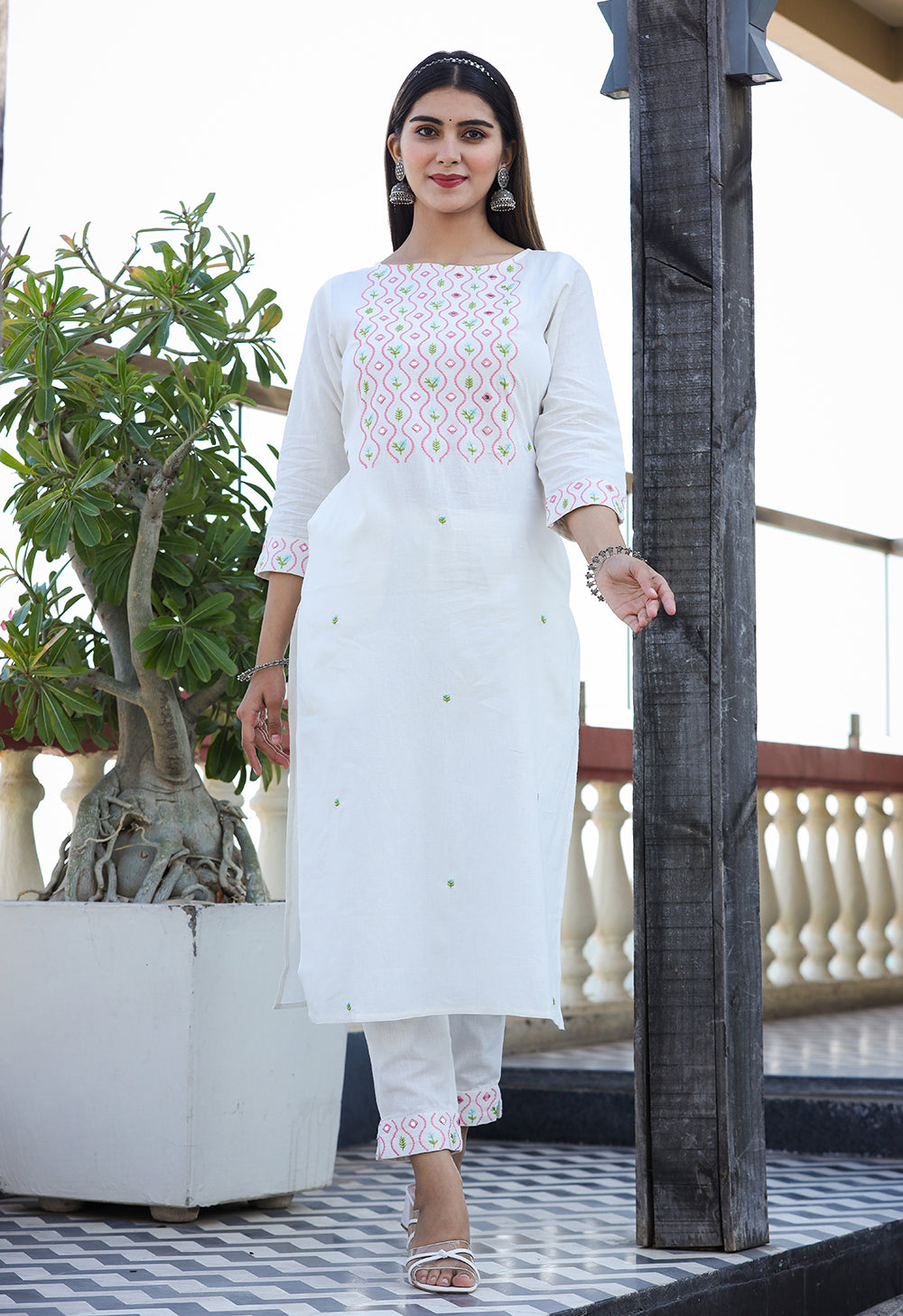 Kaajh Women's White Embroidered Cotton Kurta Pant Set - Distacart