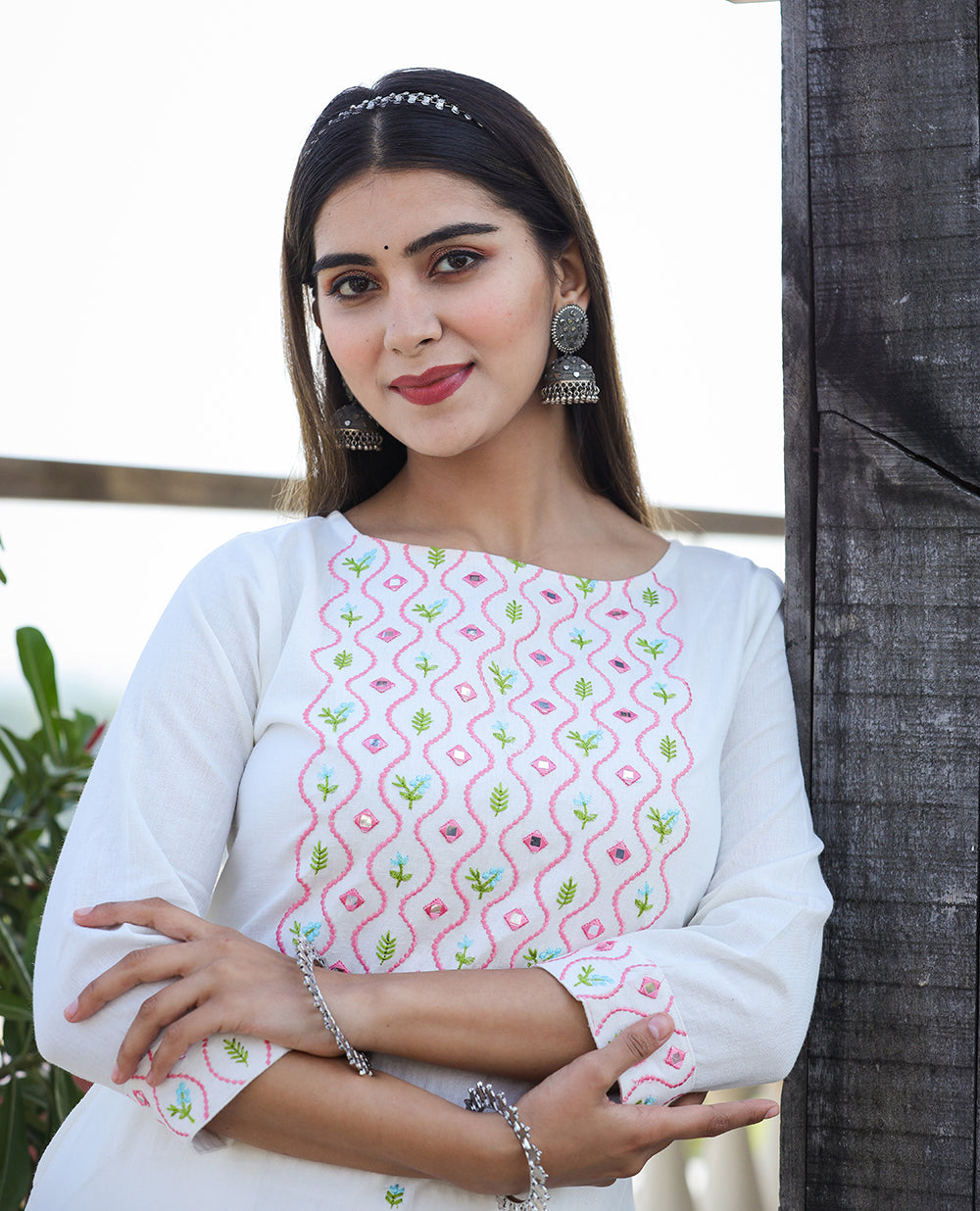 Kaajh Women's White Embroidered Cotton Kurta Pant Set - Distacart