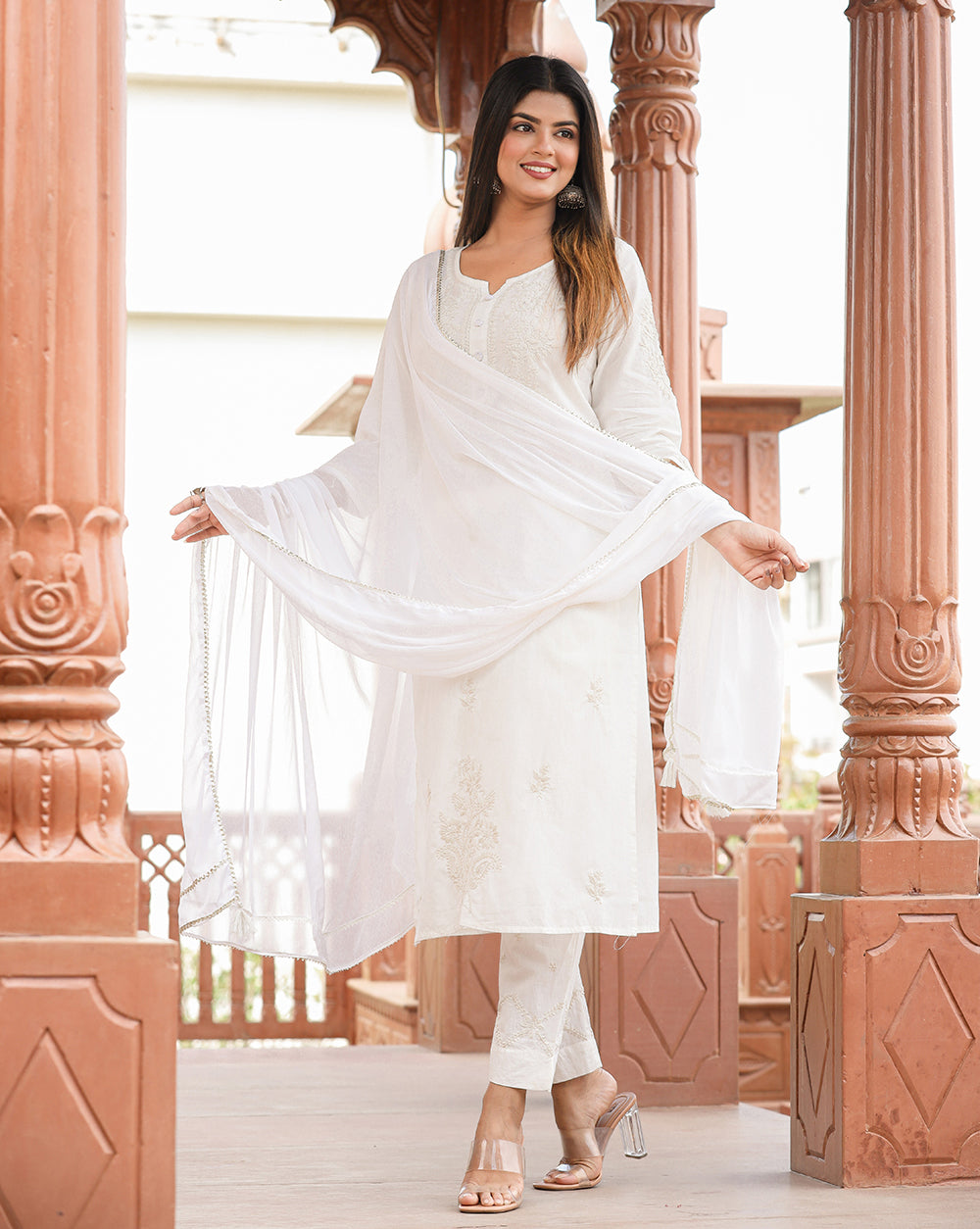 No Fade White Lucknowi Chikan Long Hand Embroidered Kurti at Best Price in  Lucknow | Rida Fashions