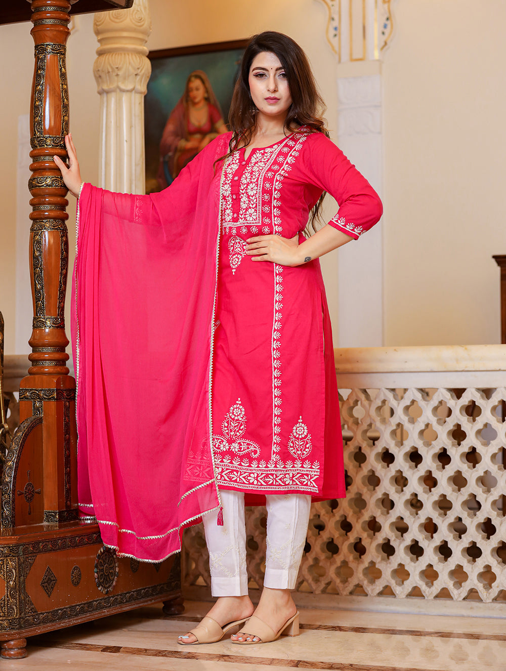 Kaajh Women's Pink Hand Embroidered Lucknow Chikankari Kurta Set With Dupatta - Distacart