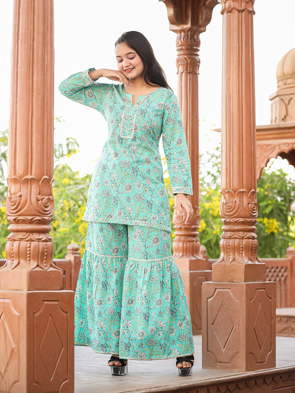 Kaajh Women's Green Floral Printed Kurta With Sharara - Distacart