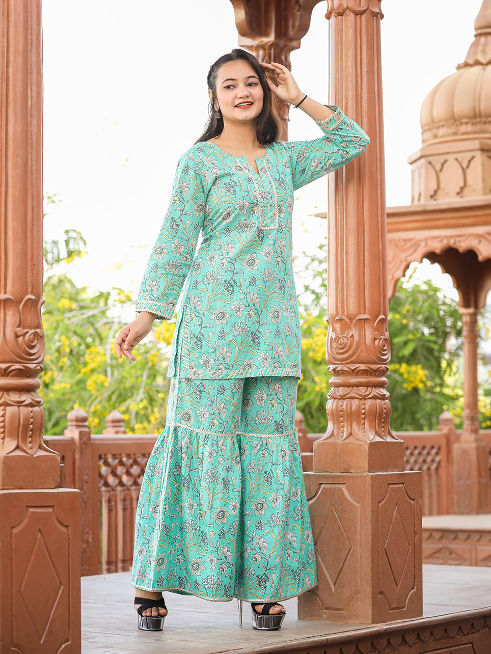 Kaajh Women's Green Floral Printed Kurta With Sharara - Distacart