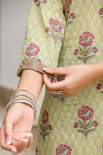 Thumbnail for Kaajh Women's Green Floral Printed Cotton Kurta Pant Set - Distacart