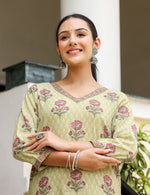 Thumbnail for Kaajh Women's Green Floral Printed Cotton Kurta Pant Set - Distacart
