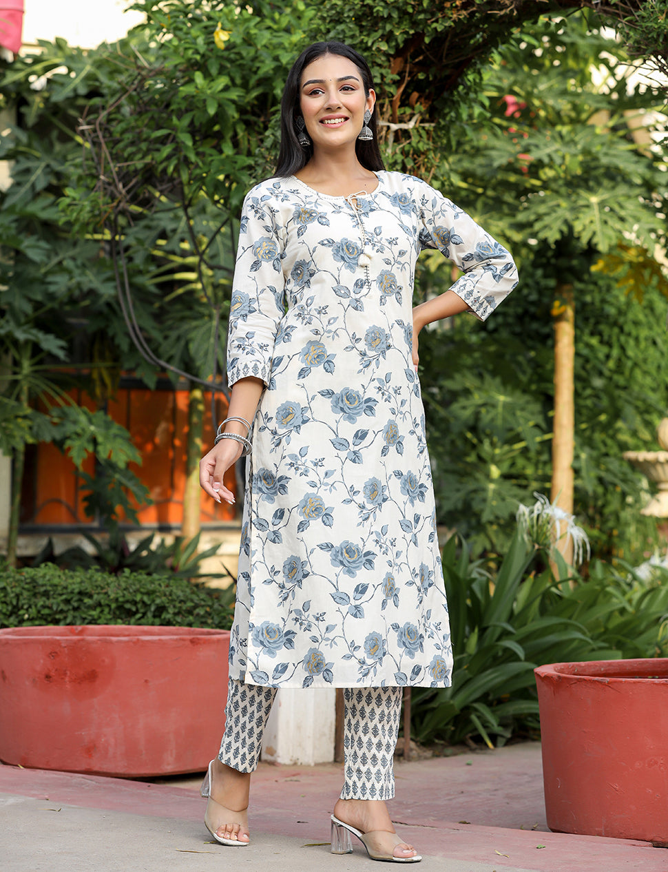 Kaajh Women's Grey Floral Print Cotton Kurta Pant Set - Distacart