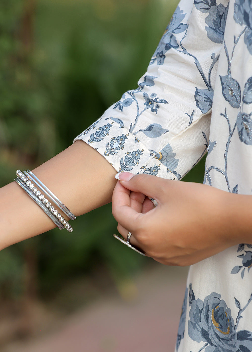 Kaajh Women's Grey Floral Print Cotton Kurta Pant Set - Distacart