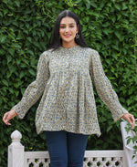 Thumbnail for Kaajh Women's Green Printed Cotton Top - Distacart