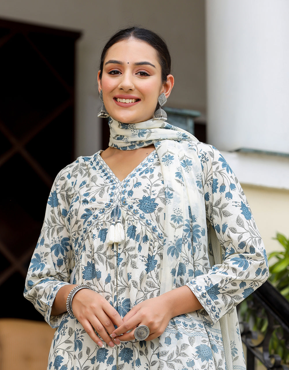 Kaajh Women's White Floral Printed Aaliya Cut Kurta Pant And Dupatta Set - Distacart