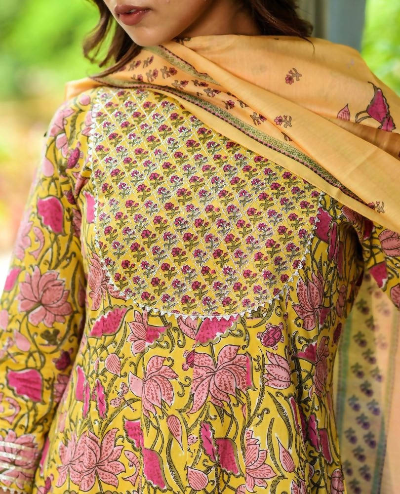 Yufta Women Yellow Floral Printed Pure Cotton Anarkali Kurta with Trouser & With Dupatta