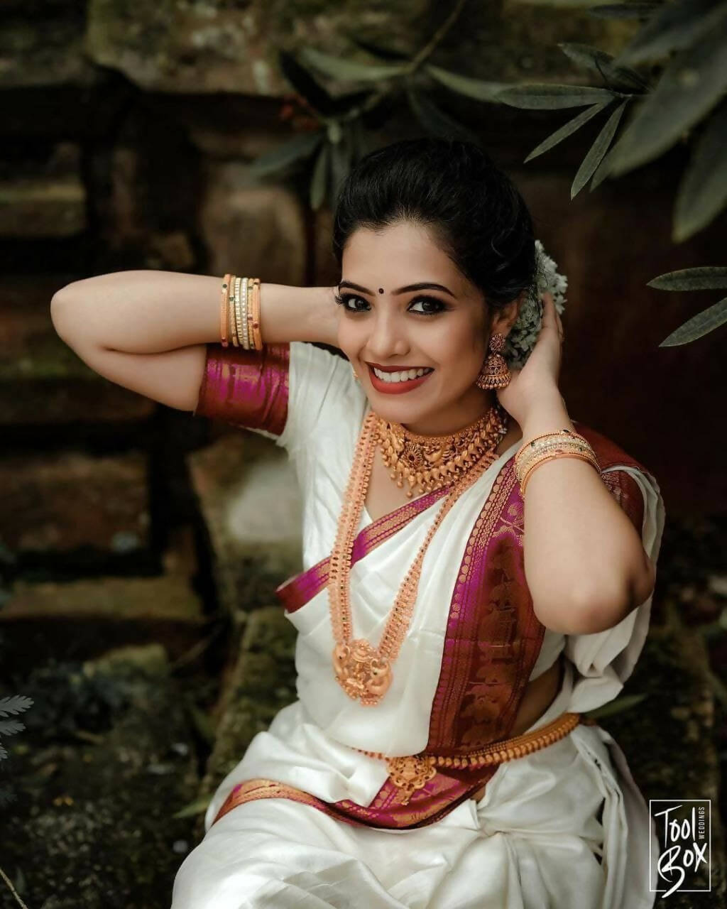 DEIANA'S Beautiful Golden Jari with New Design Soft Lichi Silk Saree - White - Distacart