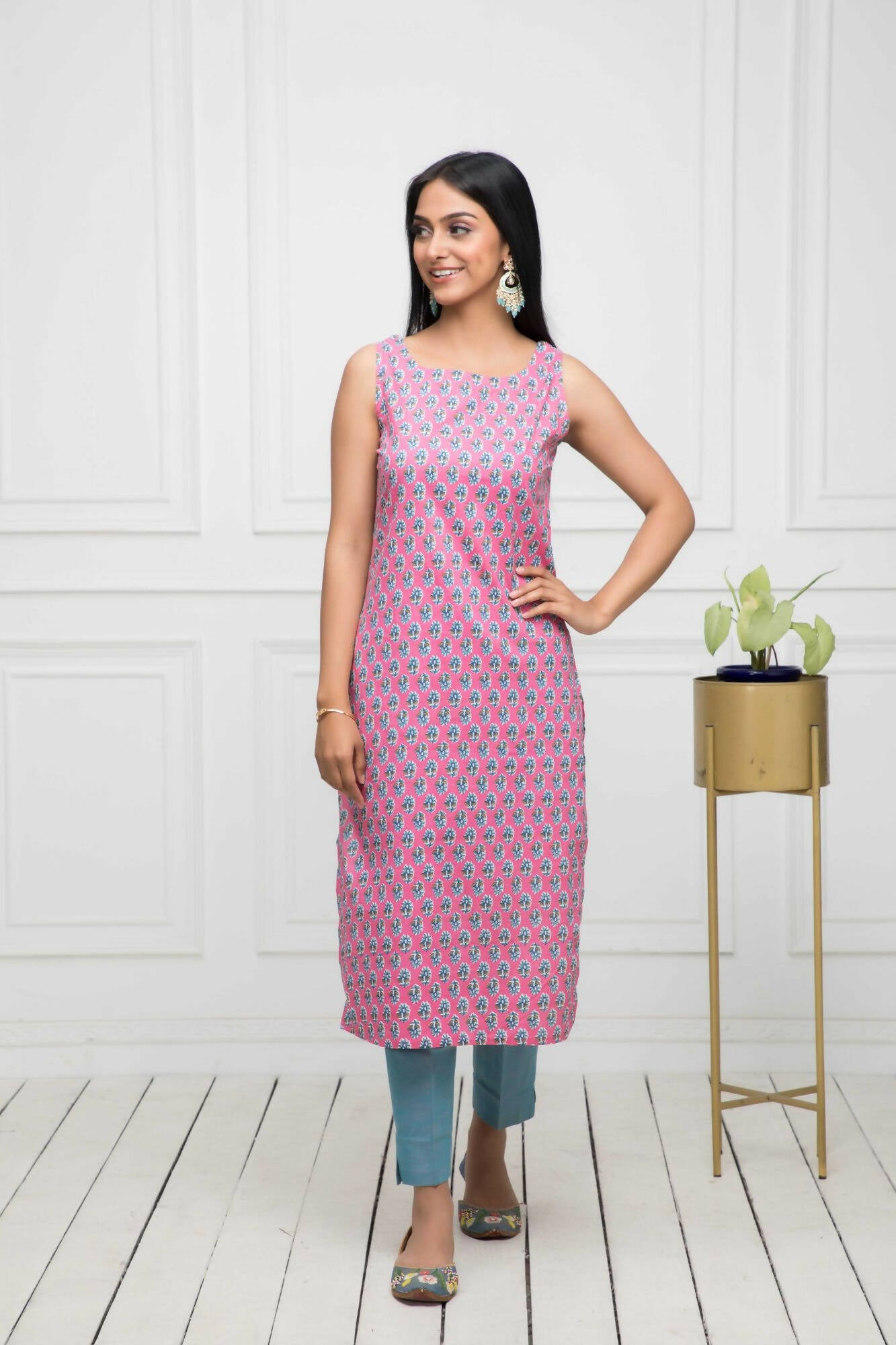 Myshka Women Pink Solid Cotton Straight Round Neck Kurtas - Distacart