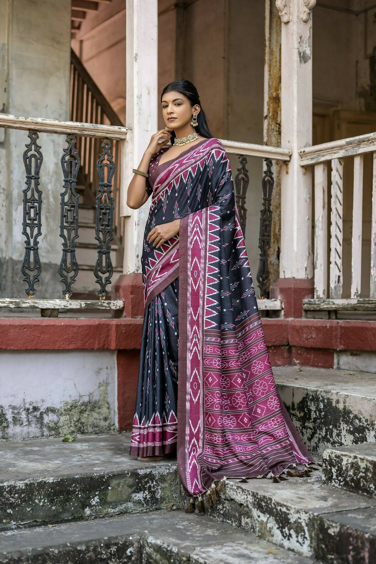 Vishnu Weaves Women's Black Cotton Silk Printed Saree with Blouse - Distacart